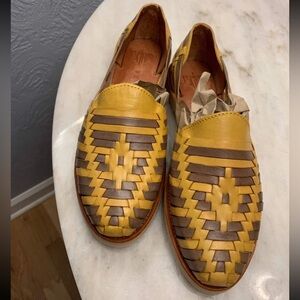 Espiritu Navajo Classics - Women - US - 10

Classics- Women's Huarache Sandals.